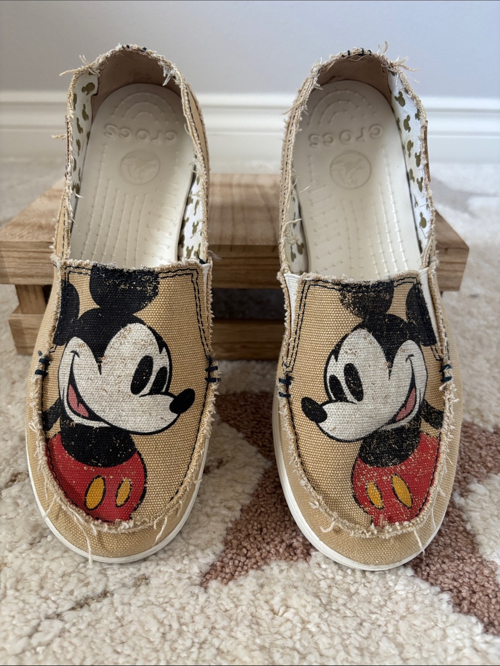 Crocs x Disney Melbourne Mickey Mouse Tan Canvas Slip On Loafers Women’s 8